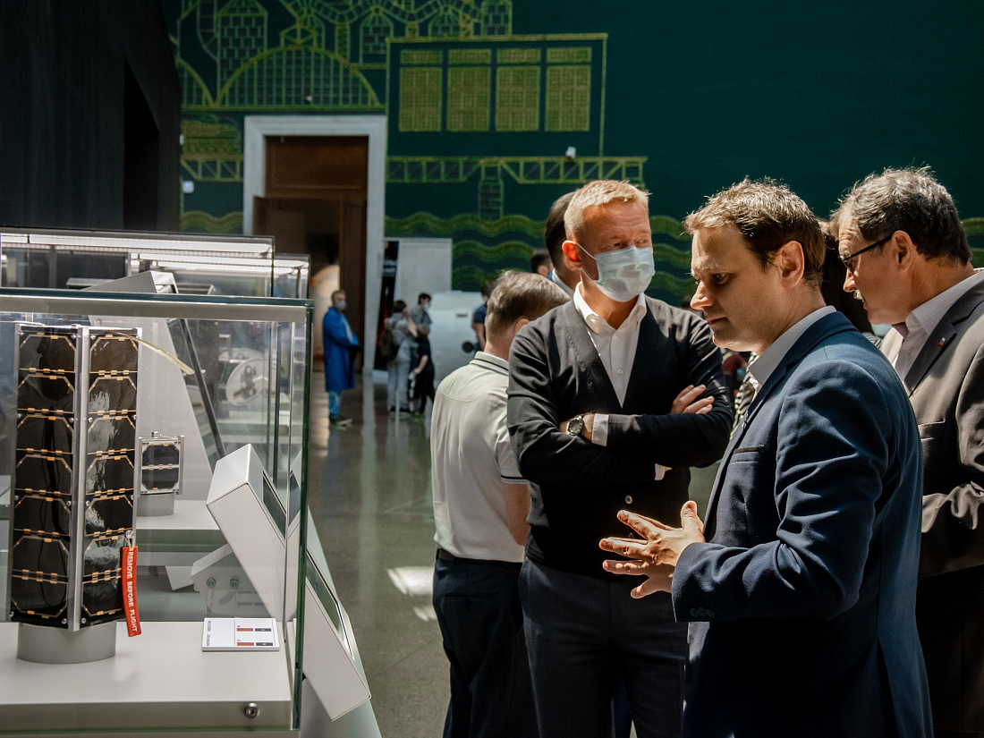 Медицинский физик. Поступай в тгу!. Мгу медицинский факультет внутри. В каких вузах размещены уникальные научные установки. Научно технические инновации.